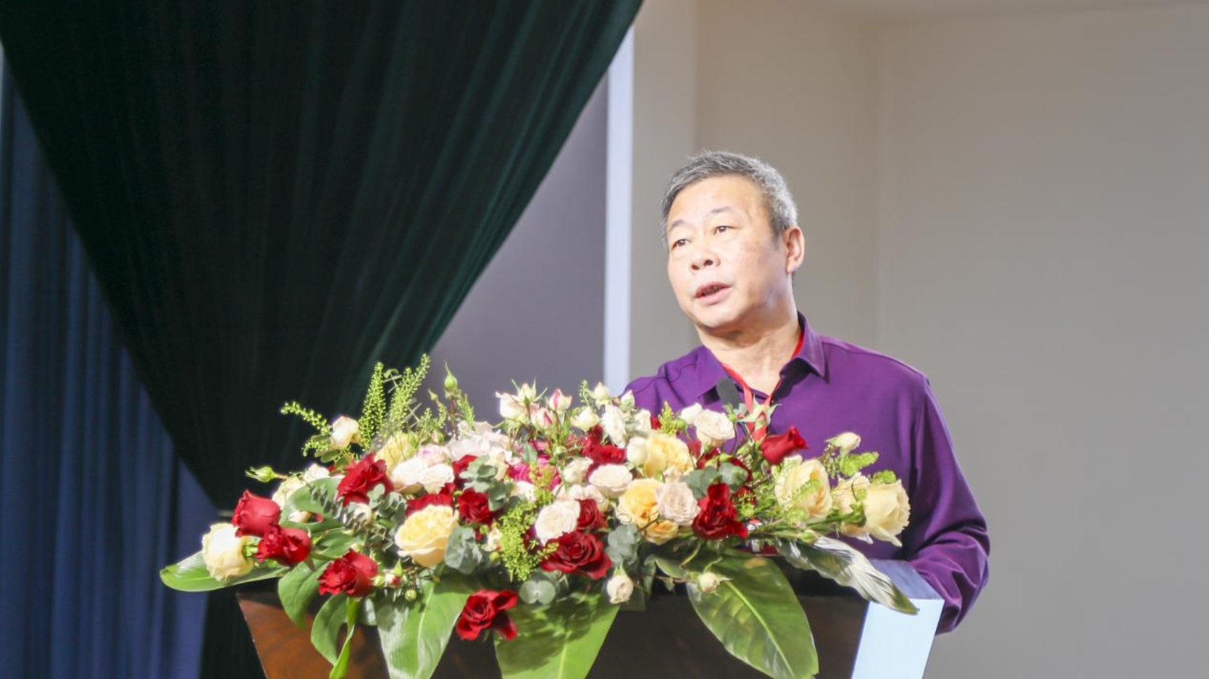 吴文中作报告